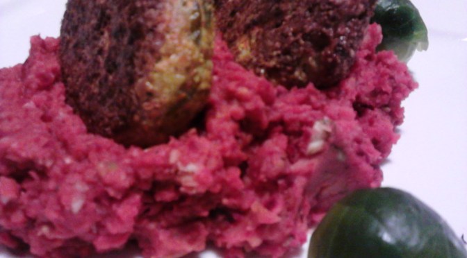 Golden rissoles with a colourful mash